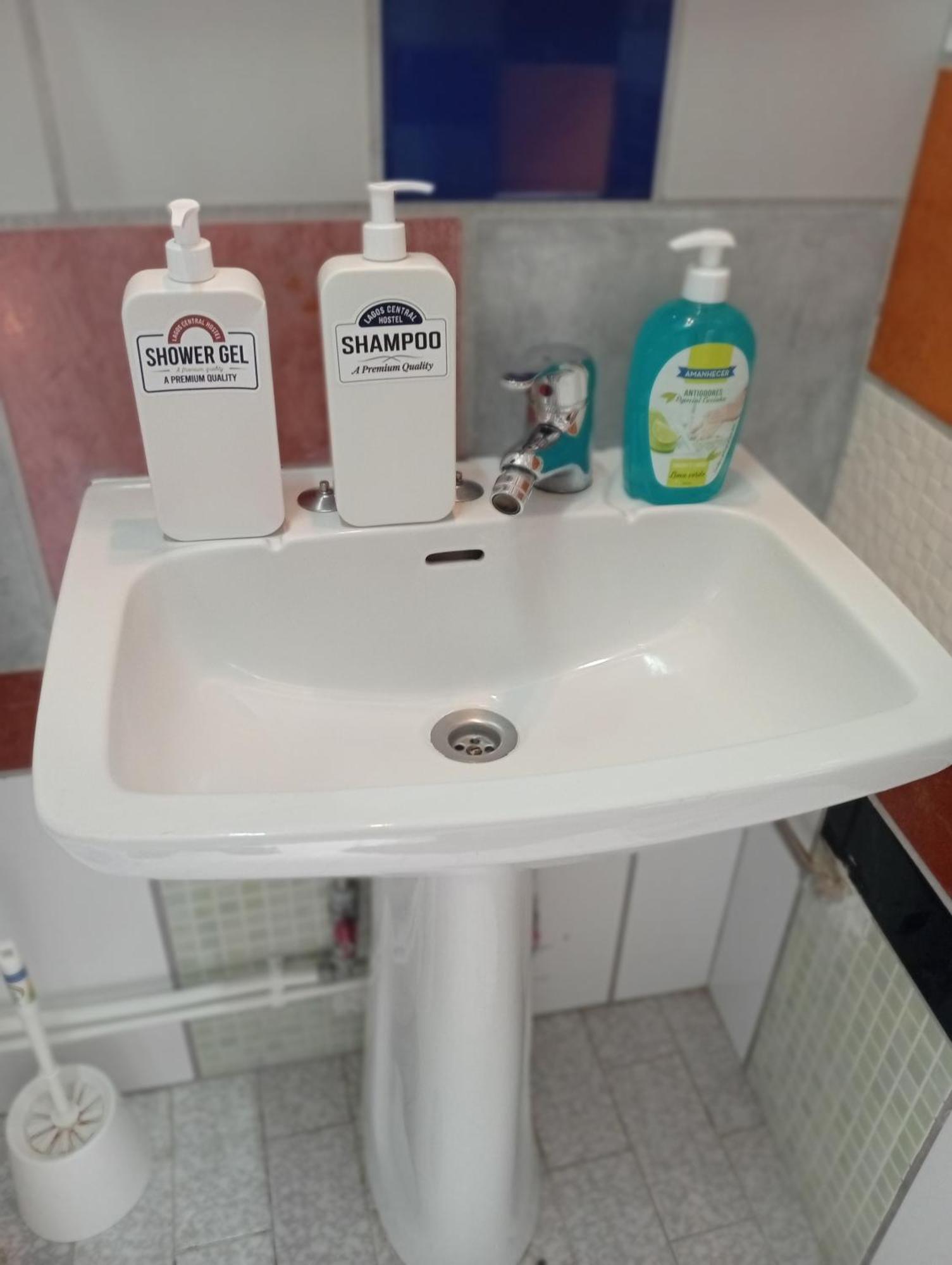 Lagos Central Hostel Ngoại thất bức ảnh